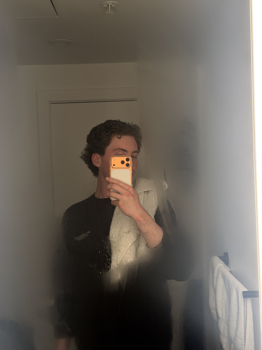 iwantaLaFerrari's tweet photo. been looking at this photo a lot over the last week and good Lord I miss the hair https://t.co/agP9RsTxMe