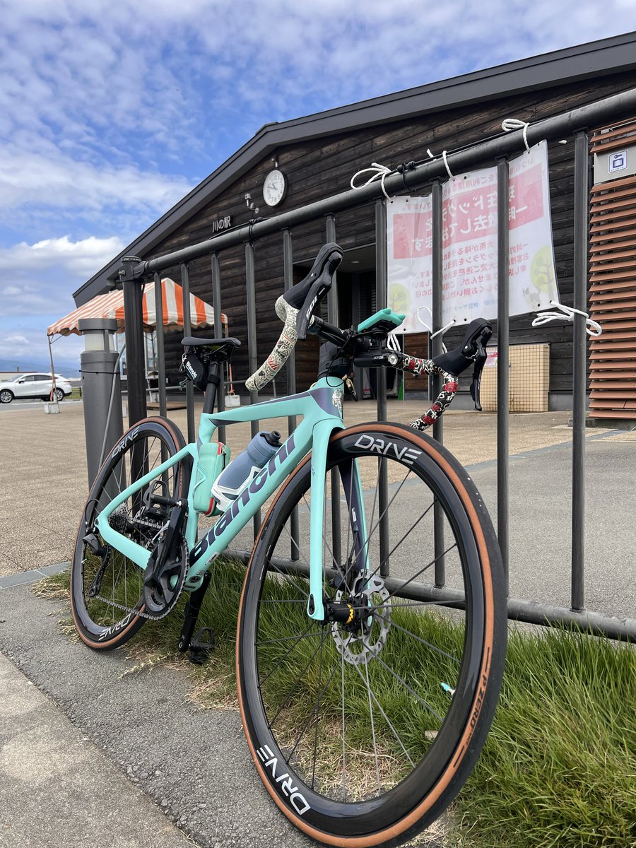 Bianchi2go_'s tweet photo. こんにちは😊

いつものGW🙌

旦那様仕事なので
のんびり行ってきます🚴‍♀️

にしても、風強すぎませんか🌳🍃 https://t.co/giE3EdenWT