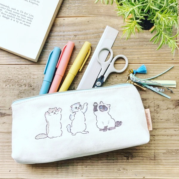 WildColorz's tweet photo. Embroidered Cat Pen Case with Ribbon.

-Genuine embroidery detail
- A charm-style zipper pull with ribbon, tassel, and a soft bell jingle

Link in the bio.
Limited Stock !!!

#pencase #japanesestationery #catlovers https://t.co/GyfyxJZKLp