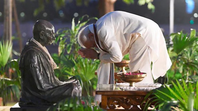 AshutoshRanka's tweet photo. कितना भी फड़क ले, झुकना तो गांधी के सामने ही पड़ेगा। https://t.co/kaRxoJkntP