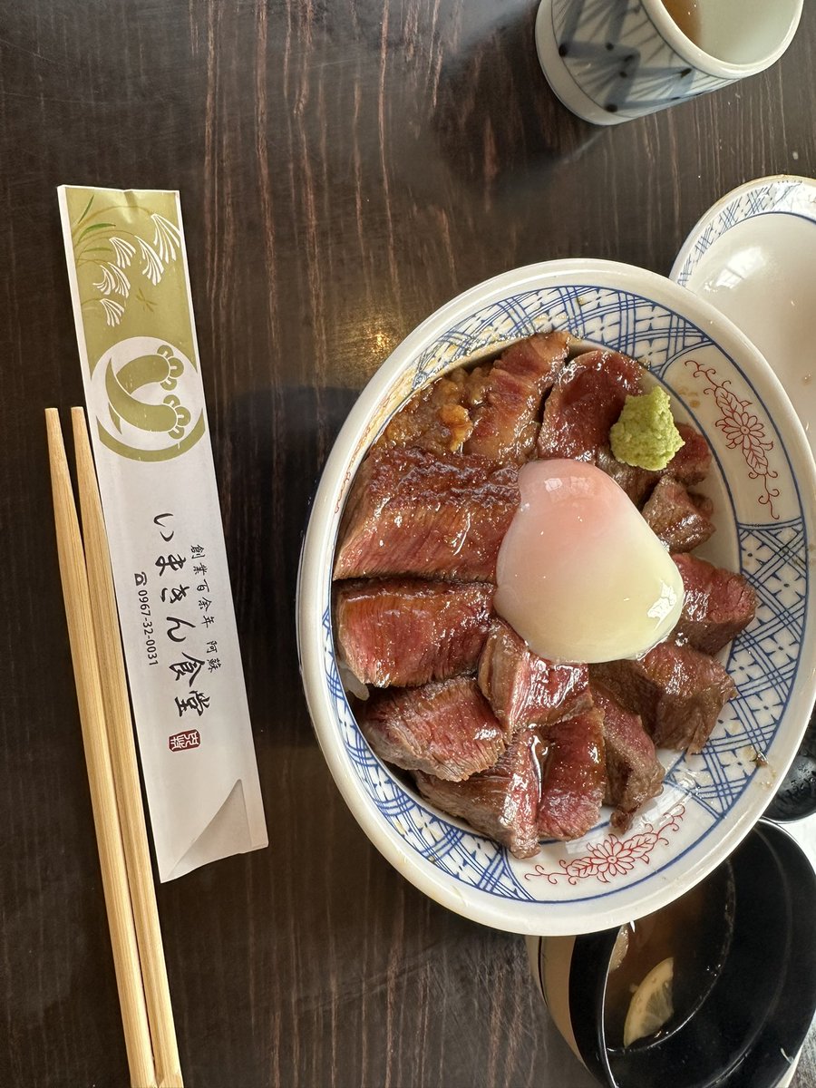 umekenpp's tweet photo. 昨日はいまきさんご夫婦が熊本遊びに来てくれたから1日ご案内してた🐴

快晴で過去一綺麗な阿蘇の景色見れたし、過去一馬近づいてきたし、名水美味しすぎたし、
完璧な熊本を見せれた😊

知り合いの配信者の方、熊本来る時はいつでもご案内しますぜ✊🏻 https://t.co/td64NGEQjE