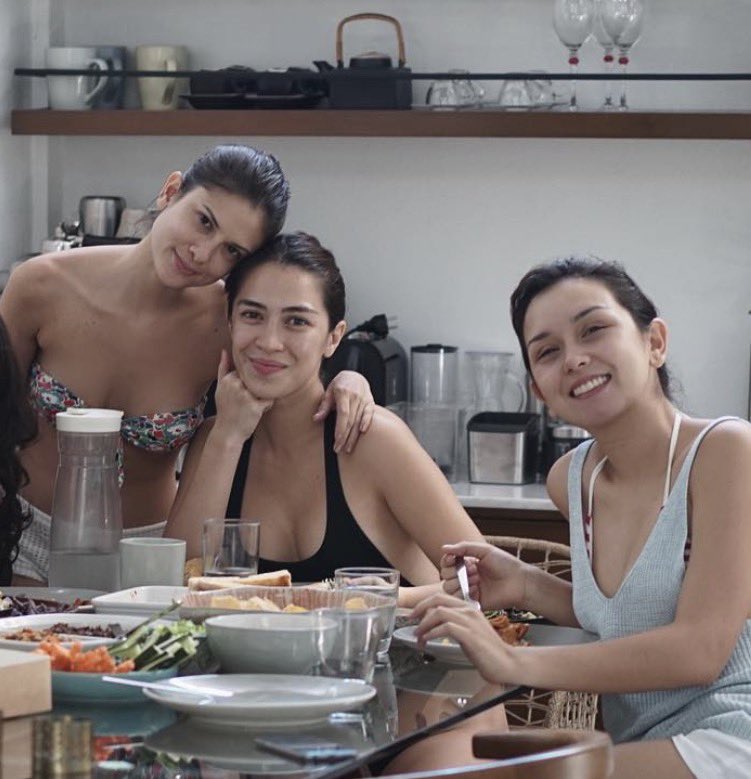 lookmheelvr's tweet photo. nakakatuwa yung friendship ni madz with these strong women — ang genuine, effortless, and full of warmth. I really admire how she seems to value the people around her and nurture friendships that feel authentic 🥺 https://t.co/ui8xyHyoRG