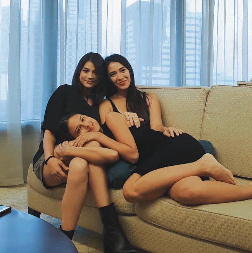 lookmheelvr's tweet photo. nakakatuwa yung friendship ni madz with these strong women — ang genuine, effortless, and full of warmth. I really admire how she seems to value the people around her and nurture friendships that feel authentic 🥺 https://t.co/ui8xyHyoRG