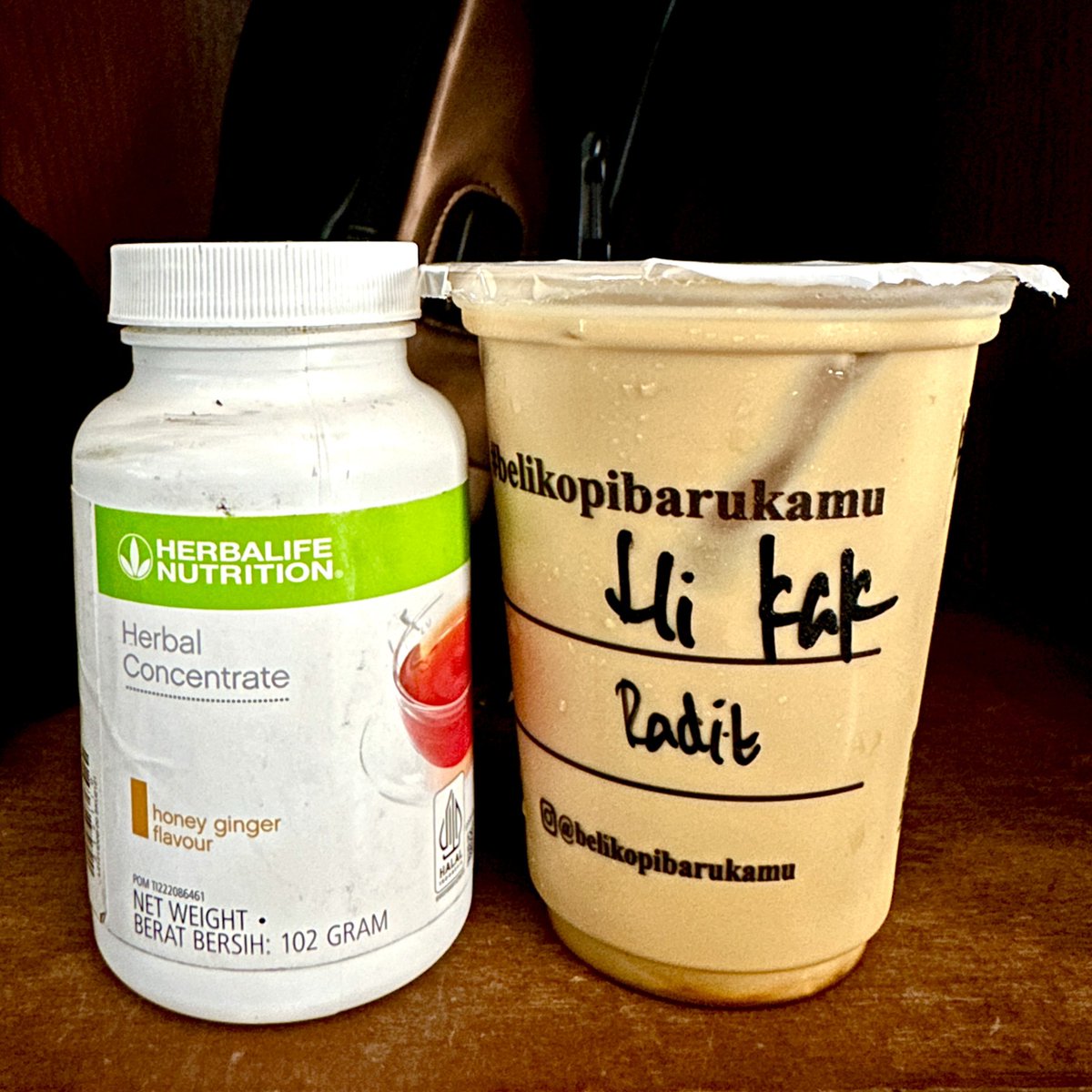 heyradit_ae's tweet photo. Doping sebelum gym wajib teh herbalife 😂, biar kebakar lemaknya 😂 #gymbro #indomuscle #madiun #magetan #ngawi https://t.co/Q1MTJI6IL8