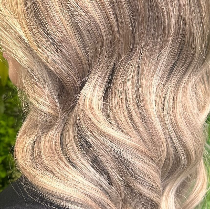 AlexMagowalmf3's tweet photo. Coconut cream colour created by our creative director Jo. https://t.co/L9MYqC3z3w