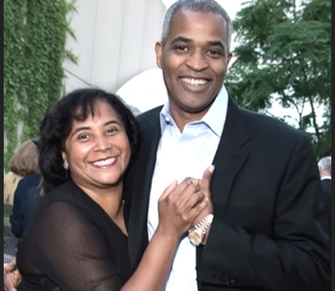 CaliCountry4547's tweet photo. Do you guys think Obama's kids are really the Nesbitts children? Those girls sure do look like Martin Nesbitt and his wife Anita Blanchard. https://t.co/m1kdA8PmRC