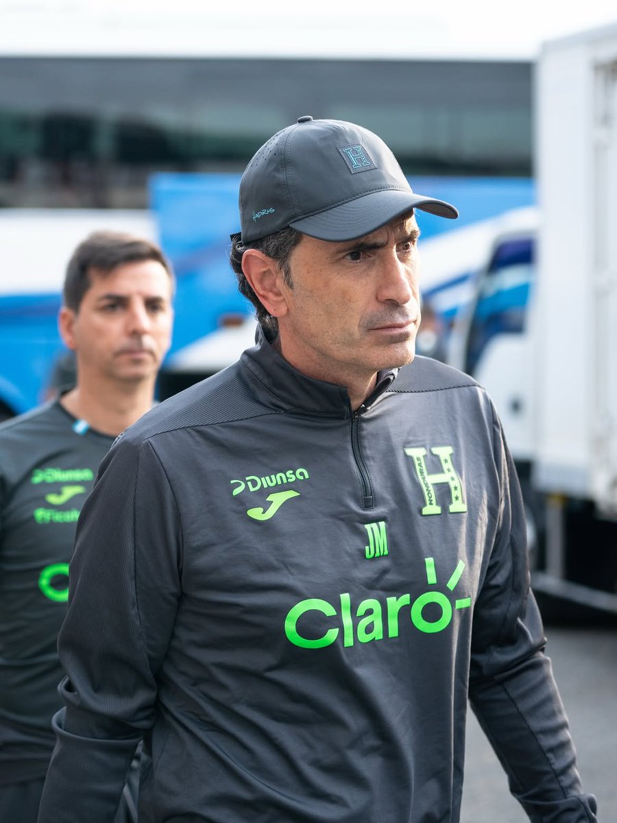 tdtvhn's tweet photo. El primer técnico que gana en Jamaica y el primero que pierde contra Surinam y Martinica. https://t.co/UJ0auLbJbw