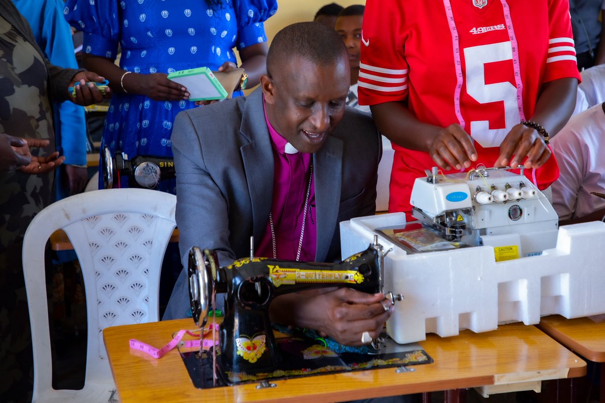 ShyogweDiocese's tweet photo. @SDiocese63071 through the Family Dpt. provided modern tailoring equipment to beneficiaries to support vocational training and entrepreneurship. Bishop @LouisKabayiza encouraged them to embrace the training, gain practical skills and use them to build sustainable livelihoods. https://t.co/2HYxH3tWXK