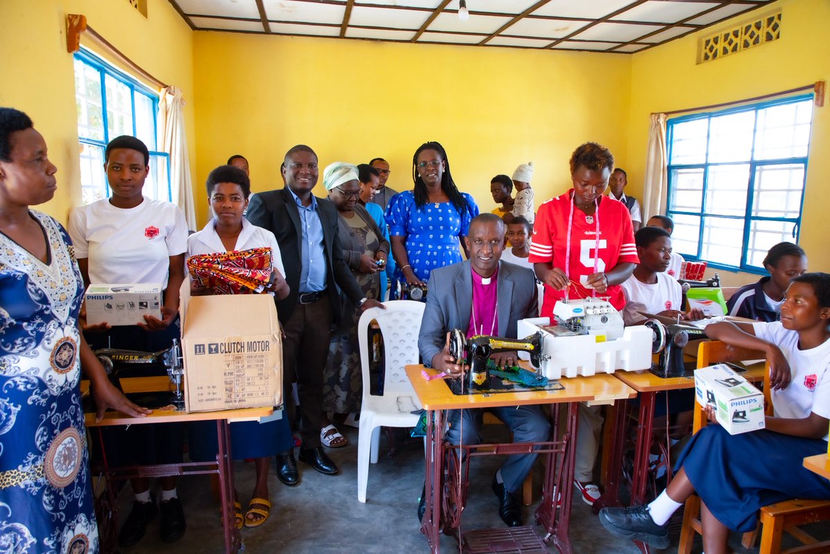 ShyogweDiocese's tweet photo. @SDiocese63071 through the Family Dpt. provided modern tailoring equipment to beneficiaries to support vocational training and entrepreneurship. Bishop @LouisKabayiza encouraged them to embrace the training, gain practical skills and use them to build sustainable livelihoods. https://t.co/2HYxH3tWXK