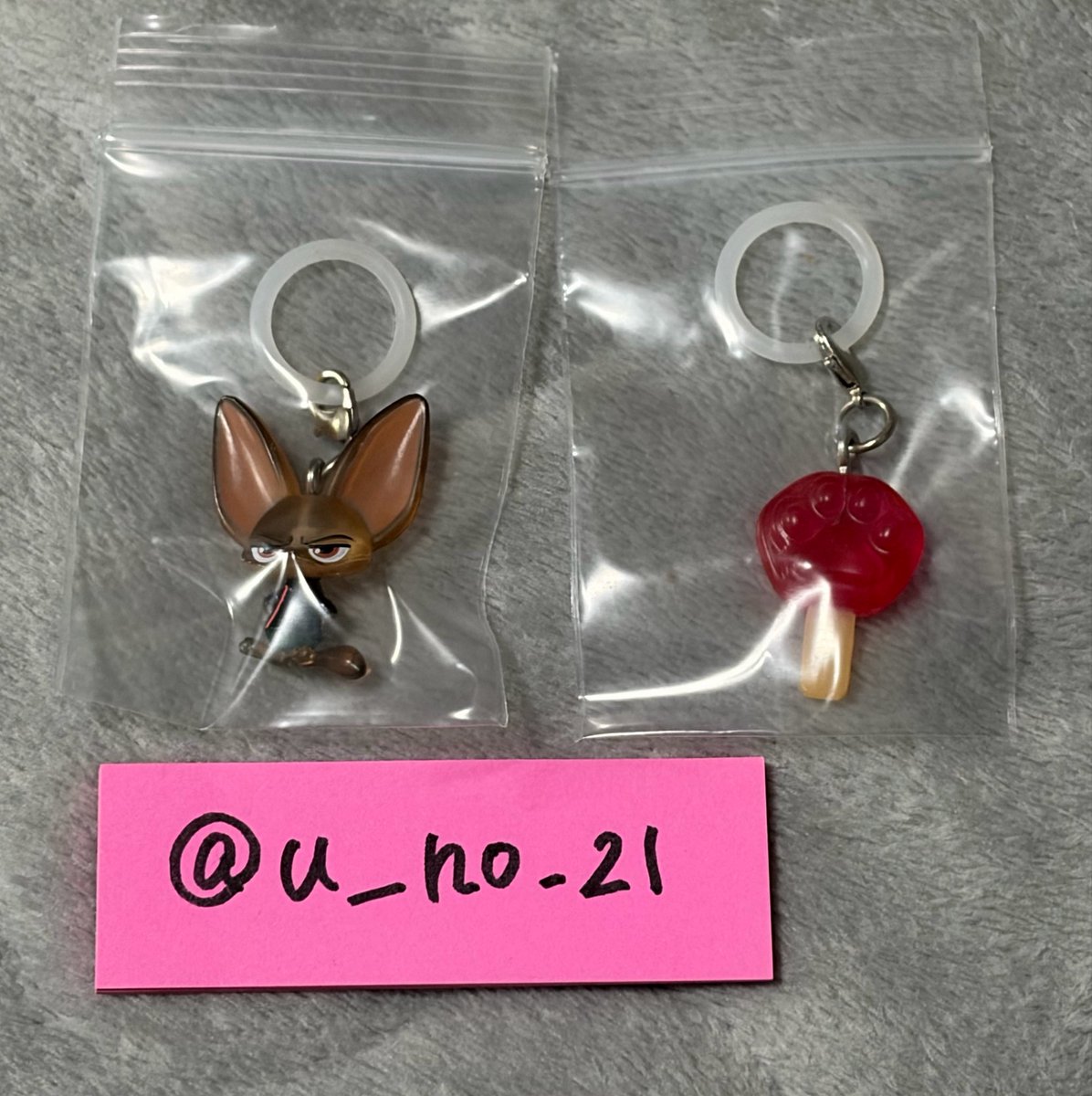 u_no_21's tweet photo. @Ot6Rj 検索より失礼いたします。当方画像の2点を所持しております。開封済みですがすぐ袋に入れて保管しておりましたので未使用です。
パンどろぼうの2点と郵送交換していただくことは可能でしょうか？ご検討よろしくお願いいたします。 https://t.co/5QMo0yI9TF