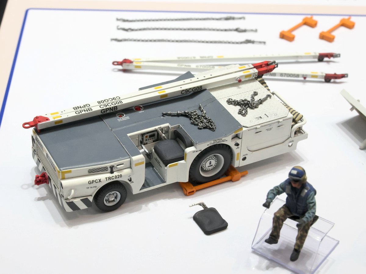 tamiyainc's tweet photo. 【会場発表】1/48 グラマン F-14B トムキャット トラクター牽引セット(ITEM:61129) #スケールモデル  #タミヤ #全日本模型ホビーショー https://t.co/DlNySFZh3J