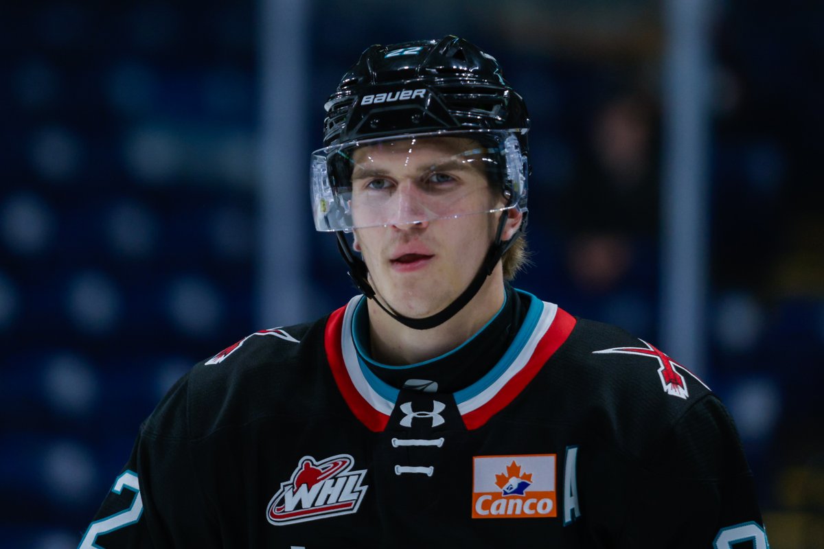 Kelowna_Rockets's tweet photo. PITT'R PATT'R, LET’S GET AT ER'🏒
The puck is dropped between the #Rockets & Blazers.
📺: YouTube
📻: The Lizard 104.7
#KelownaRockets | #RocketsHockey https://t.co/qb0JYX7TPj