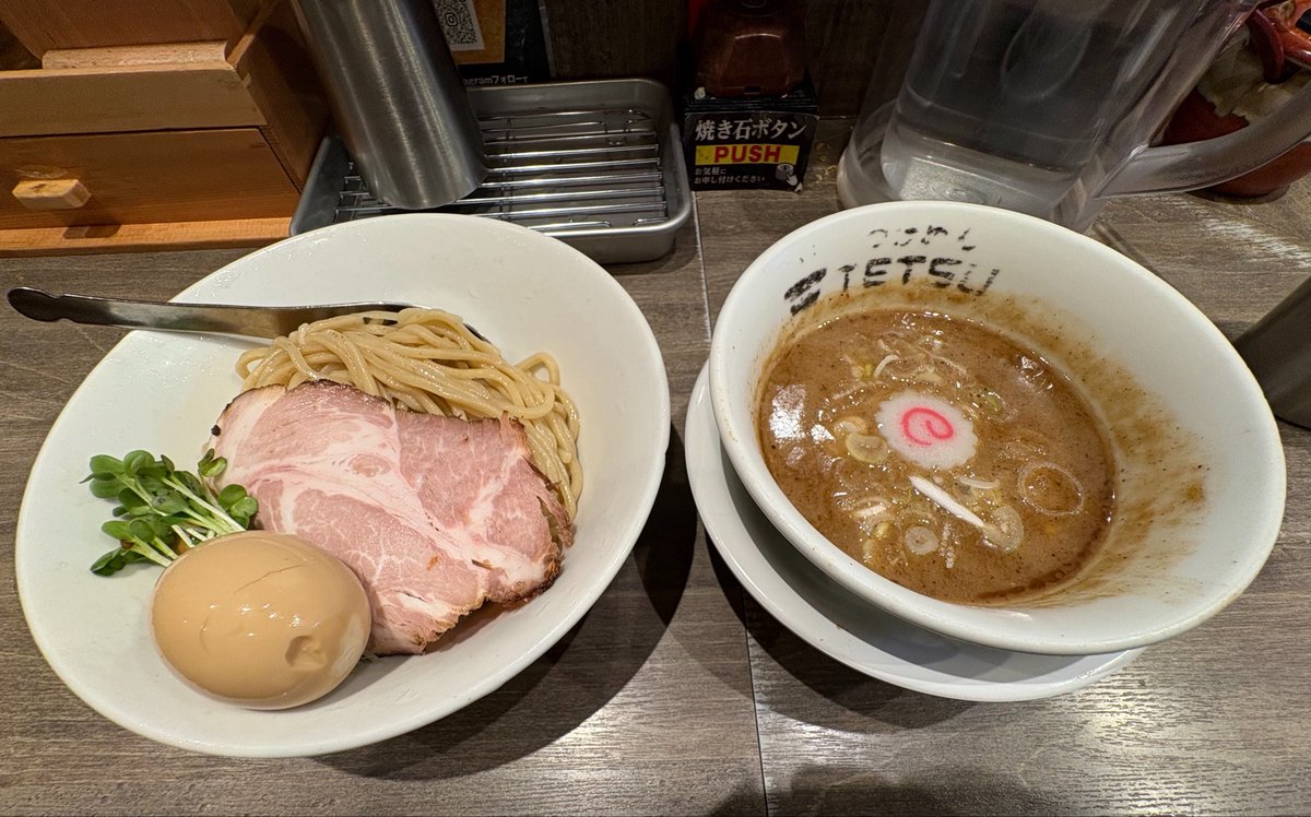 yutaisaiko's tweet photo. クリレス（3387）の株主優待でつけ麺TETSUへ🍜
10月2日は年に一度のTETSUの日ということでつけ麺一杯500円で食べられました🙏
激混みでしたが並んだ甲斐はありました😊

#投資家さんと繋がりたい 
#株主優待 https://t.co/rtfpEnmTRD