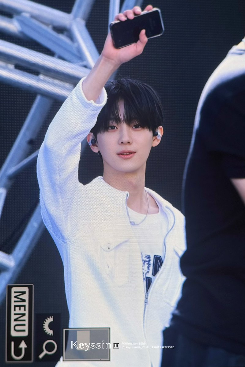 KeyssinWith_YYJ's tweet photo. 261003 XMF 리허설 PRE

#하츠웨이브 #hrtzwav 
#윤영준 #YOUNYOUNGJUN #YYJ https://t.co/OfTZesfgoN