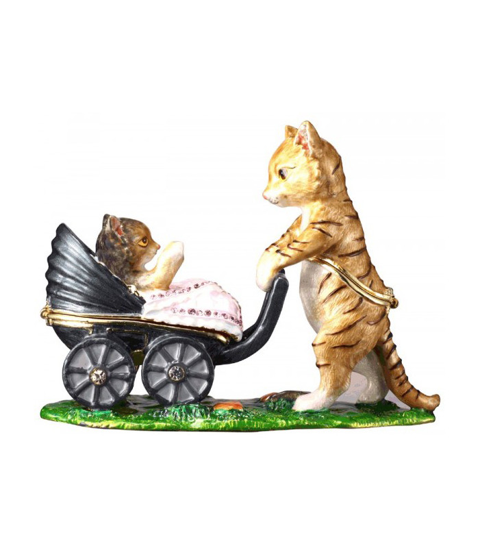 RedWrappings's tweet photo. This Kiddy Cat trinket box is a great gift for a cat lover mum. The trinket box is made from pewter , plated with 18K gold, handpainted and bejewelled with crystals, and comes with a limerick card.
#GiftIdeas
#RedWrappings
#UniqueGifts
#TrinketBoxes
https://t.co/AauidrYFLb https://t.co/GsFuBMHZ08