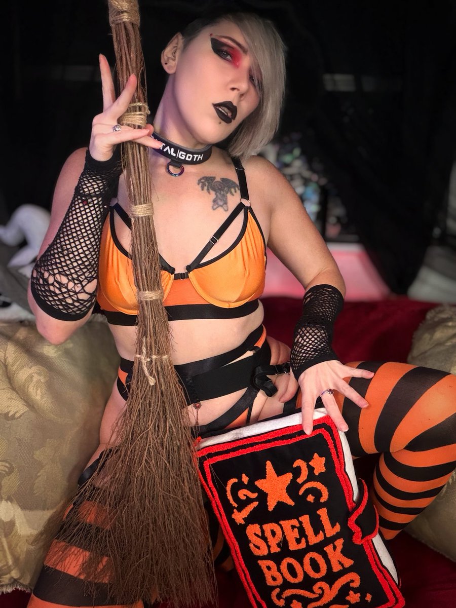 FatalGoth tweet picture