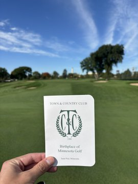 AlySinclair11's tweet photo. Touch of class at the birthplace of Minnesota golf https://t.co/HkyKZKulZa