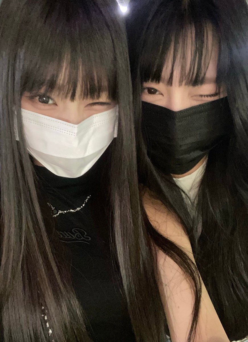 JJim_84's tweet photo. 같이 있으면 정은이가 압도적 아기되는 조합 
쩡이콩이 앞머리즈 코코아즈가 좋다 https://t.co/GZMqhb488n