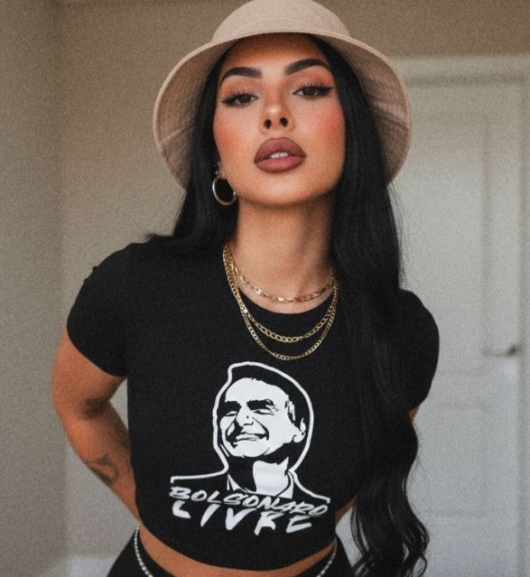 republiqueBRA's tweet photo. 💰 🏳️‍⚧️ PL destinou R$ 612 mil à campanha de Sophia Barclay, candidata a deputada federal, que foi processada por Flávio Bolsonaro em 2023 após afirmar que ele teria mantido relações sexuais com uma amiga dela, também transexual, durante uma festa de Neymar. https://t.co/co2V7uVrwX