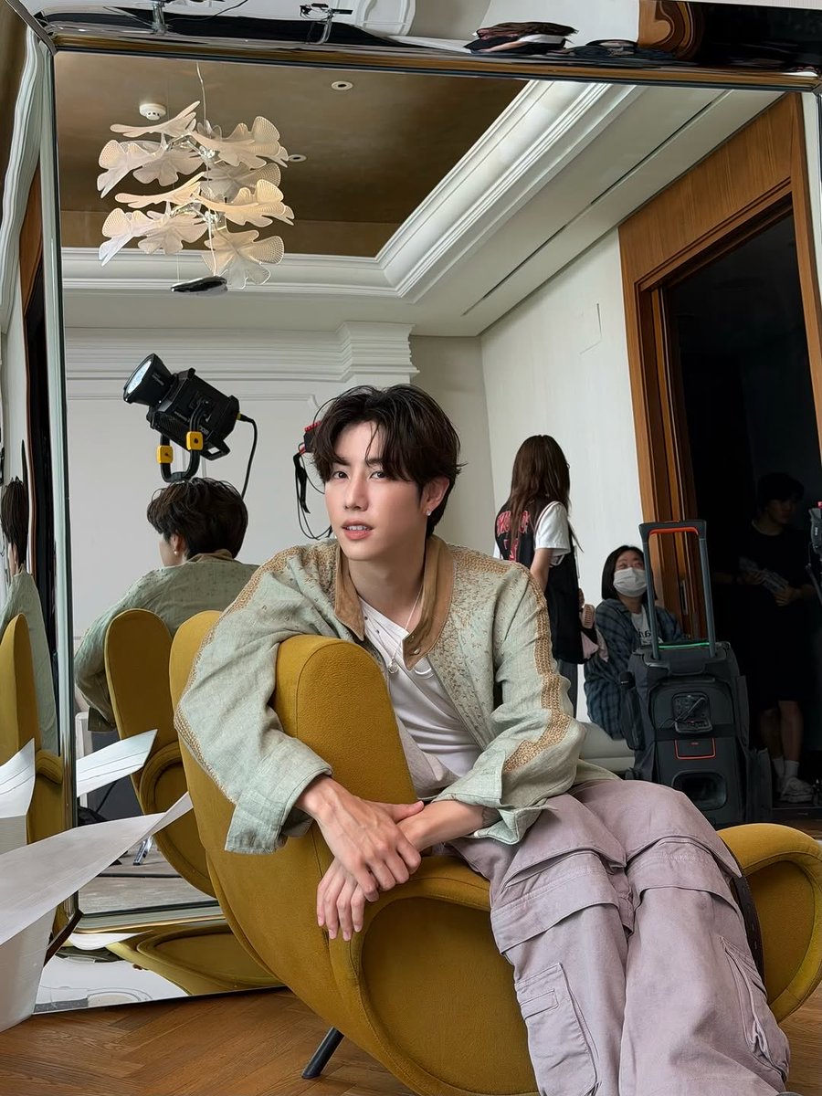 wwmarktuan's tweet photo. 261002 Marks IG post 🌃💡(1/4)

Turn me on like a NIGHTLIGHT ⭐️

🔗 https://t.co/vnnDFdshkU 

#NIGHTLIGHT_OUTNOW #NIGHTLIGHT #MarkTuan #MILLI  #段宜恩 @marktuan @DNAmngmnt https://t.co/7jhZjsIUKZ
