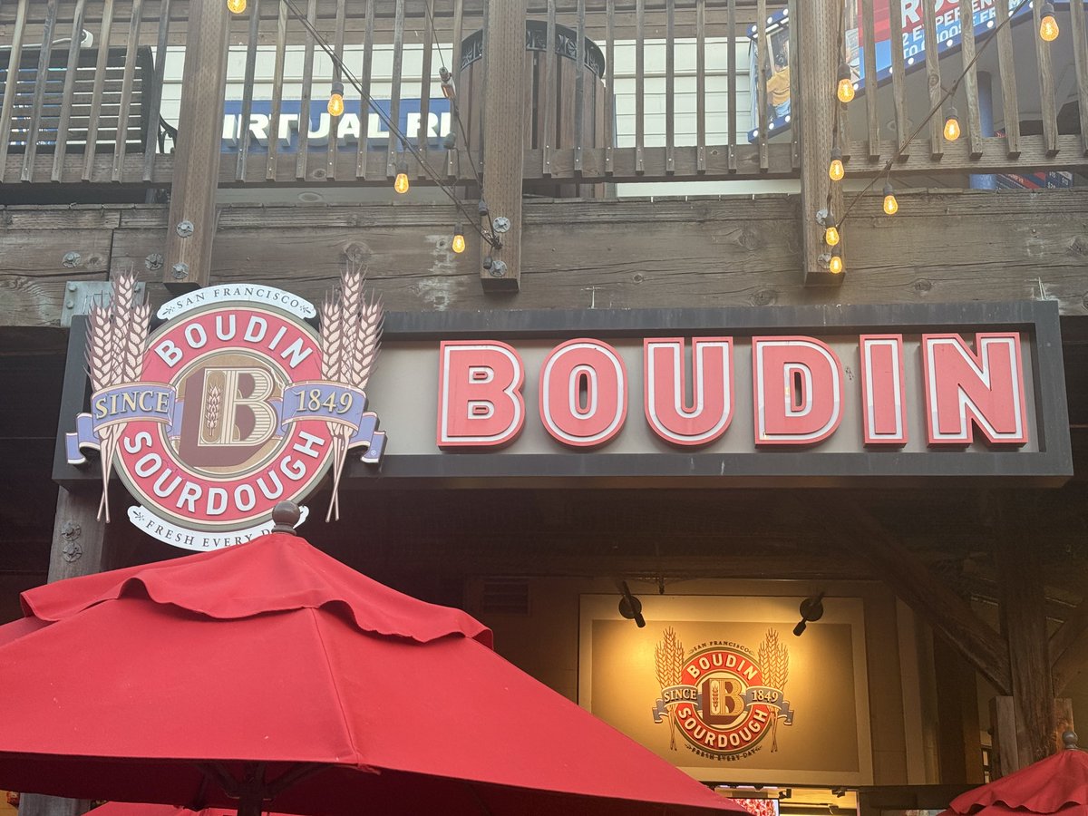 JayasriSNG's tweet photo. Pier 39 sunsets and boudin’s bread bowl 🤌 https://t.co/IIMT5e3hhD