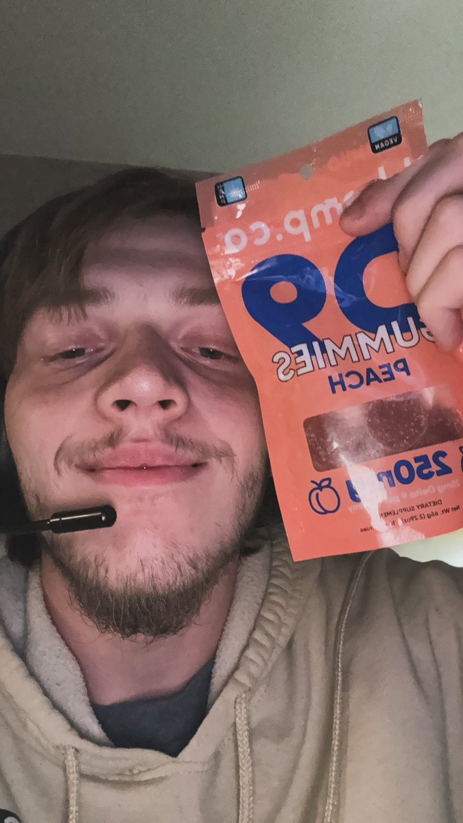 ITSOKTODIEtv's tweet photo. Playing some Fortnite on twitch with homies! Bring bowl packs, snacks & great vibes! 🤘😎 eating @hhempco gummies for Bits or subs😅😴⛽️
#Twitch #StonerFam #TwitchFam
https://t.co/MlMVaASgBo https://t.co/symxgTtr8P