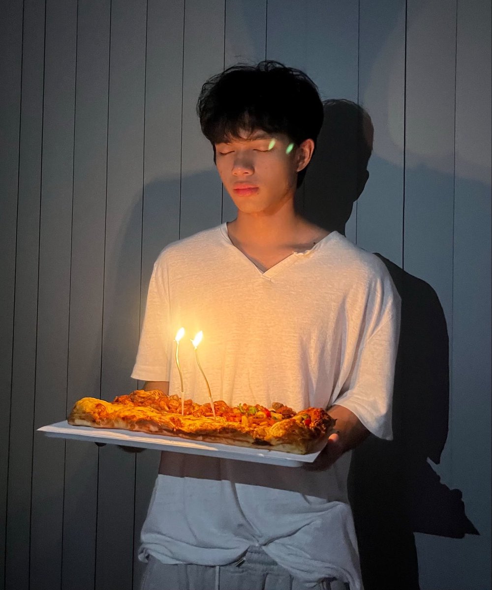 seenfessid's tweet photo. Selamat ulang tahun, Albian🎂❤️

Semoga selalu sehat, bahagia, dan semakin sukses ke depannya. Semoga semua hal baik selalu menyertaimu
Terus bersinar dan semoga hari-harimu selalu dipenuhi kebahagiaan!🫶🏻

#ALBIAN #SEEN 
#HappyAlbianDay
#SeventeenSunsetWithAlbian https://t.co/Yzf9t8zgbx