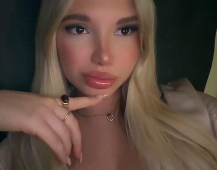 haileyxlily's tweet photo. I’m always joking… unless you’re actually down. 👀 https://t.co/ghNnB5hID5