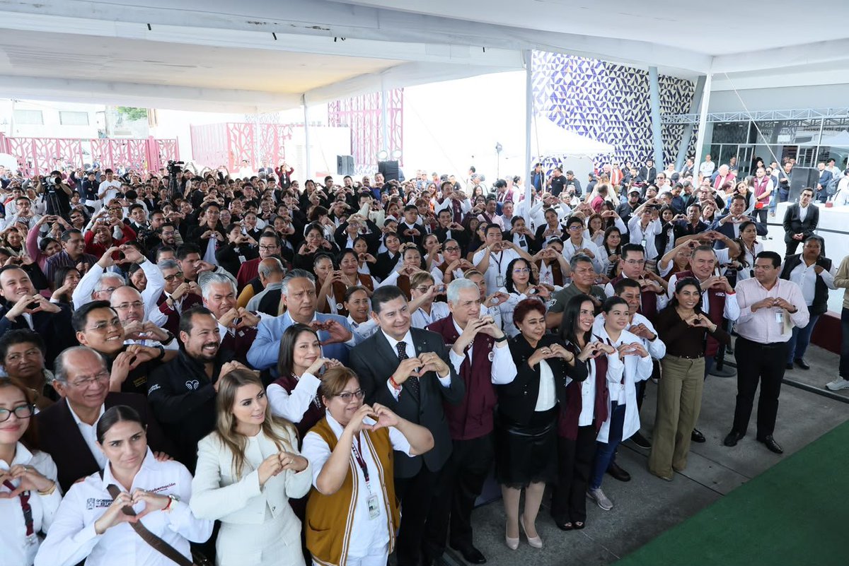 MxInteraccion's tweet photo. Fortalecen infraestructura y equipamiento médico del @ISSSTEP_Puebla

La diputada @MariaDeLaBarrda  acompañó al gobernador @armentapuebla_ durante una jornada de fortalecimiento de la infraestructura y el equipamiento médico  @CongresoPue

A detalle:👇🔗
https://t.co/ykaItQJkV4 https://t.co/UJY5ZNfP5n