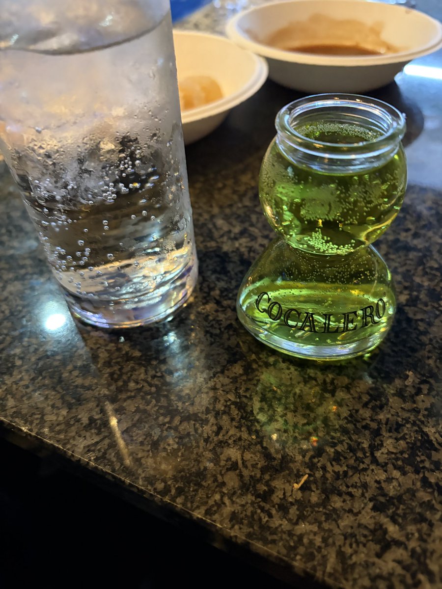 kazzuu_03's tweet photo. 昨日は家から近めの十三やったのでHIDEくんのイベントへ仕事終わりにいてきました( *´꒳`*)
お酒飲んでわいわい楽しかったぁぁ！
写真は初めてのコカボム。
んまかった(*´ｖ｀) https://t.co/WgoVIMhylF