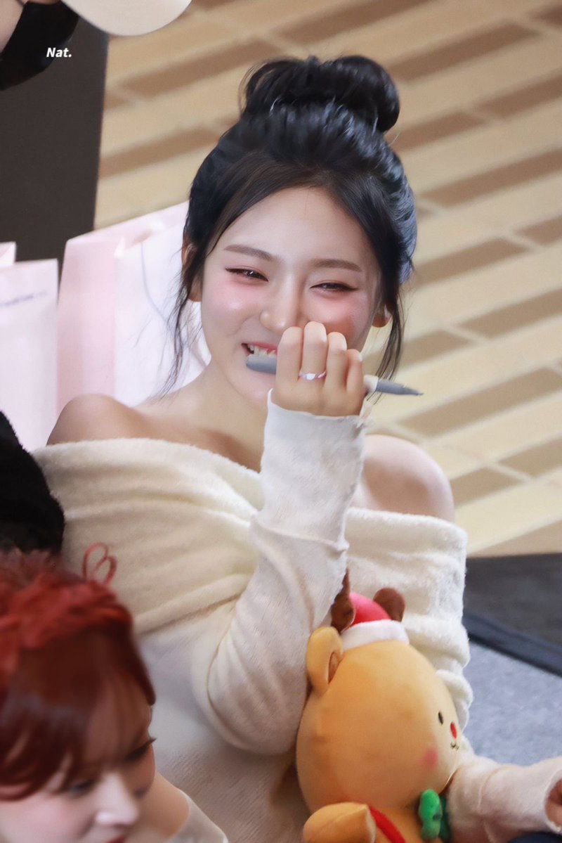 chaenglovesus's tweet photo. ningning’s smile is so pretty 🫠 https://t.co/TXA2CGQldC