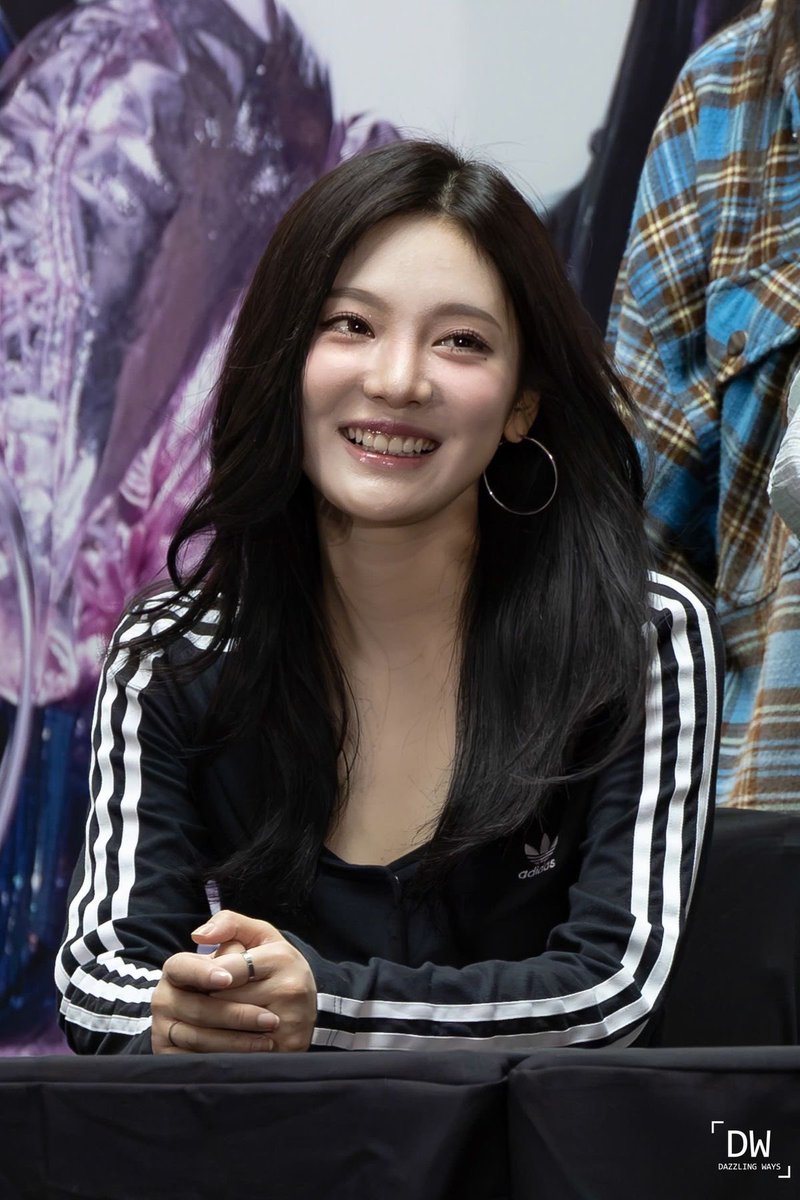 chaenglovesus's tweet photo. ningning’s smile is so pretty 🫠 https://t.co/TXA2CGQldC