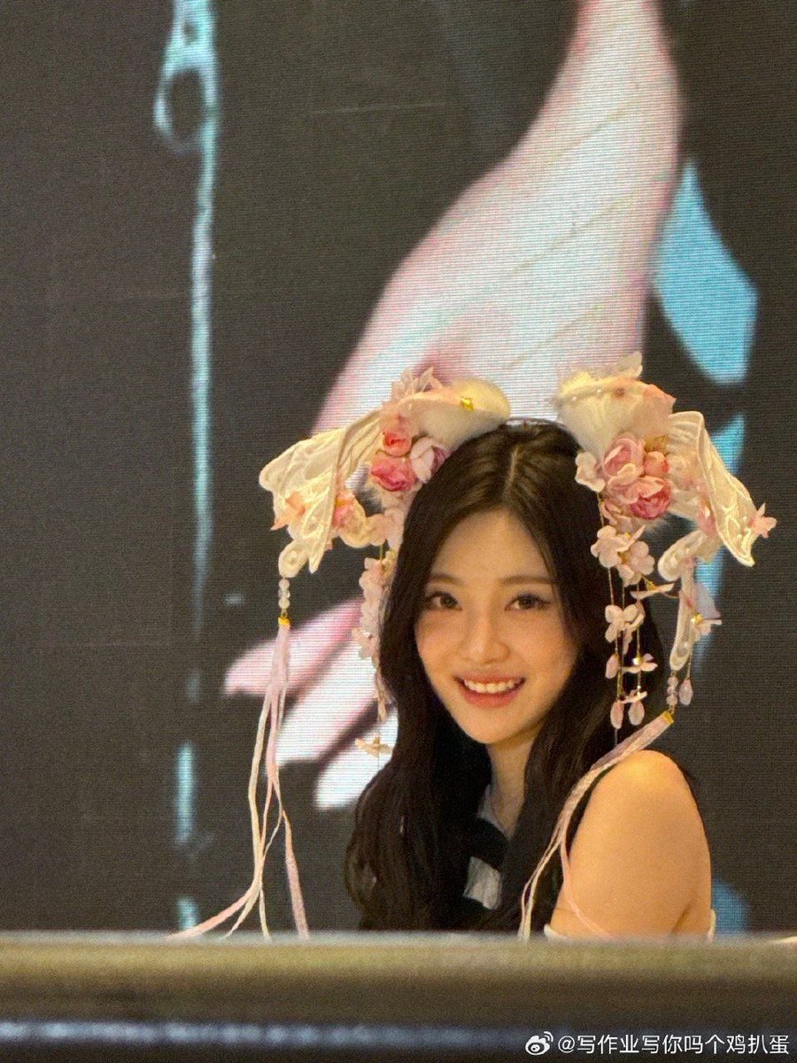 chaenglovesus's tweet photo. ningning’s smile is so pretty 🫠 https://t.co/TXA2CGQldC