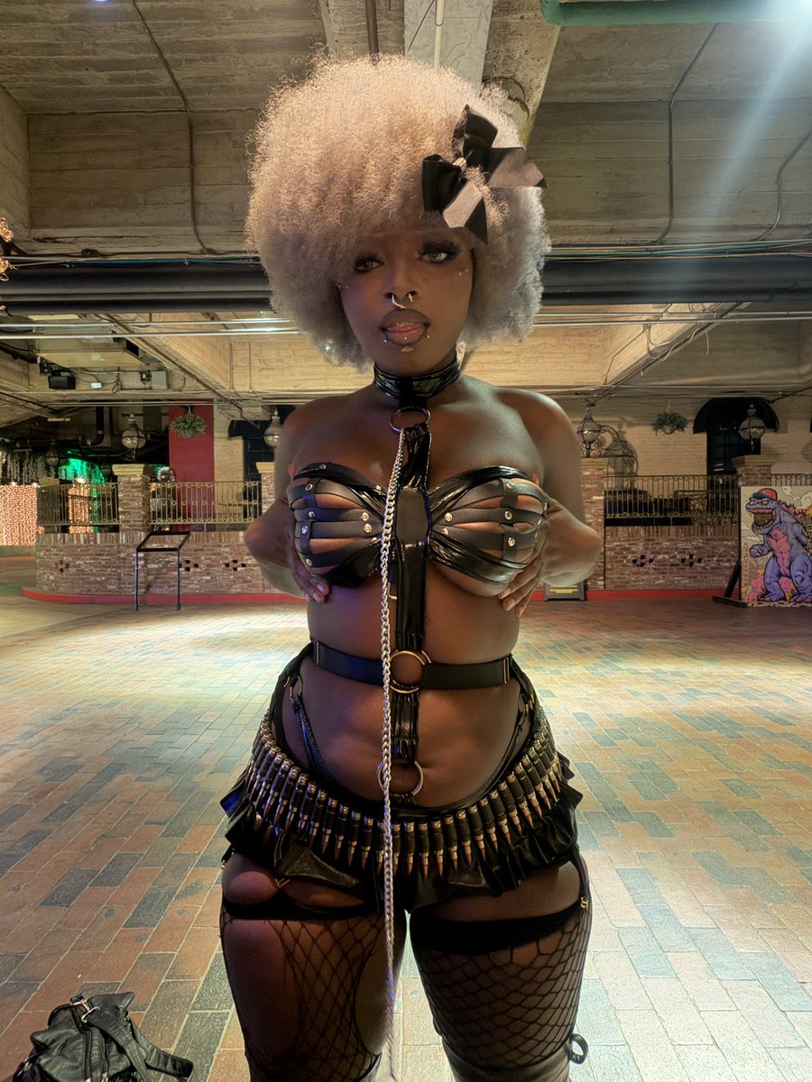 fauxfetishh's tweet photo. Rate the fit! https://t.co/fFYkV9xIkc