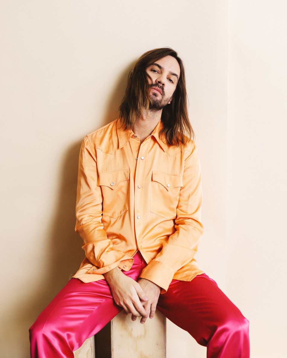 PopEmpirex's tweet photo. Tame Impala wanted JENNIE to be Injected all over the Song 'Dracula' when collaborating with her on a Remix. https://t.co/zg4OaUB6Vm