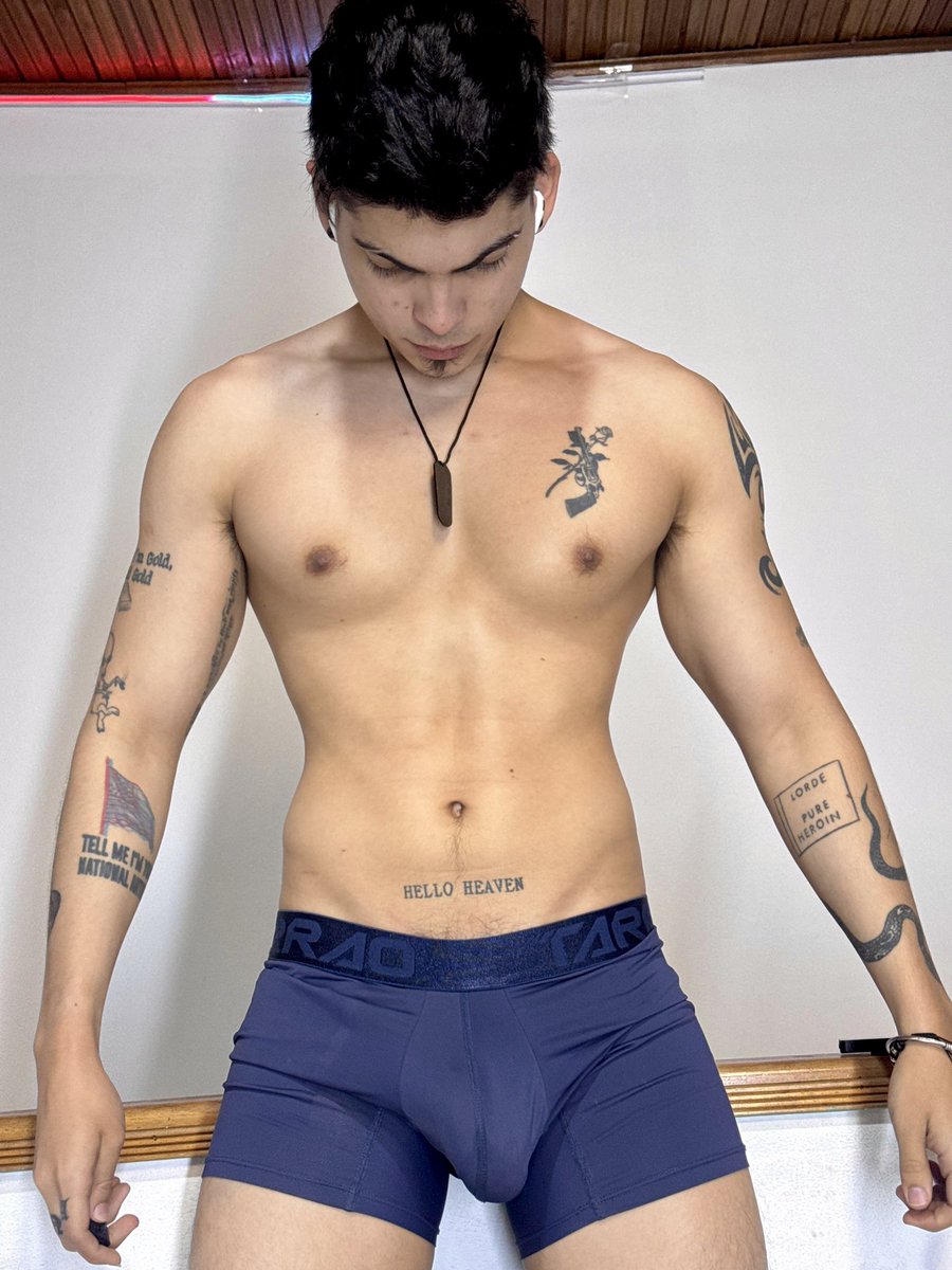 CharlieHotx's tweet photo. Se antojan unos besitos en el pecho https://t.co/bawoWGHU5t