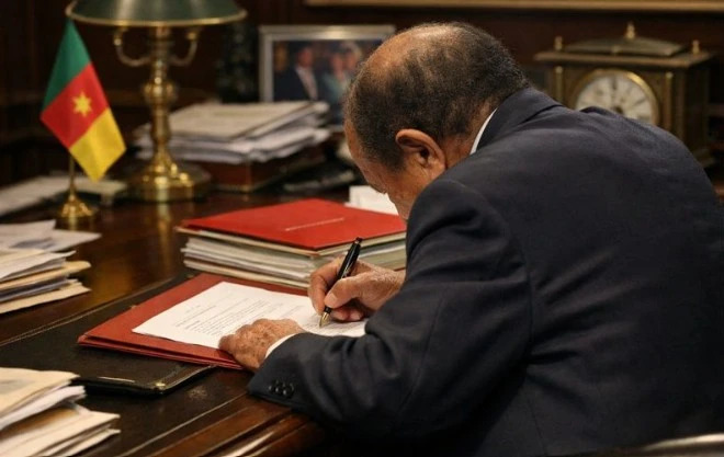 237online's tweet photo. #PaulBiya signe un décret de 139 milliards pour la route #Douala-#Bafoussam: Le président de la République, #PaulBiya, a autorisé la signature d’un… www.237online.com/route-douala-bafoussam-decret-paul-biya-139-milliards/ #Economie #Banqueislamiquededéveloppement #BIDCameroun https://t.co/qxAjA9qi41