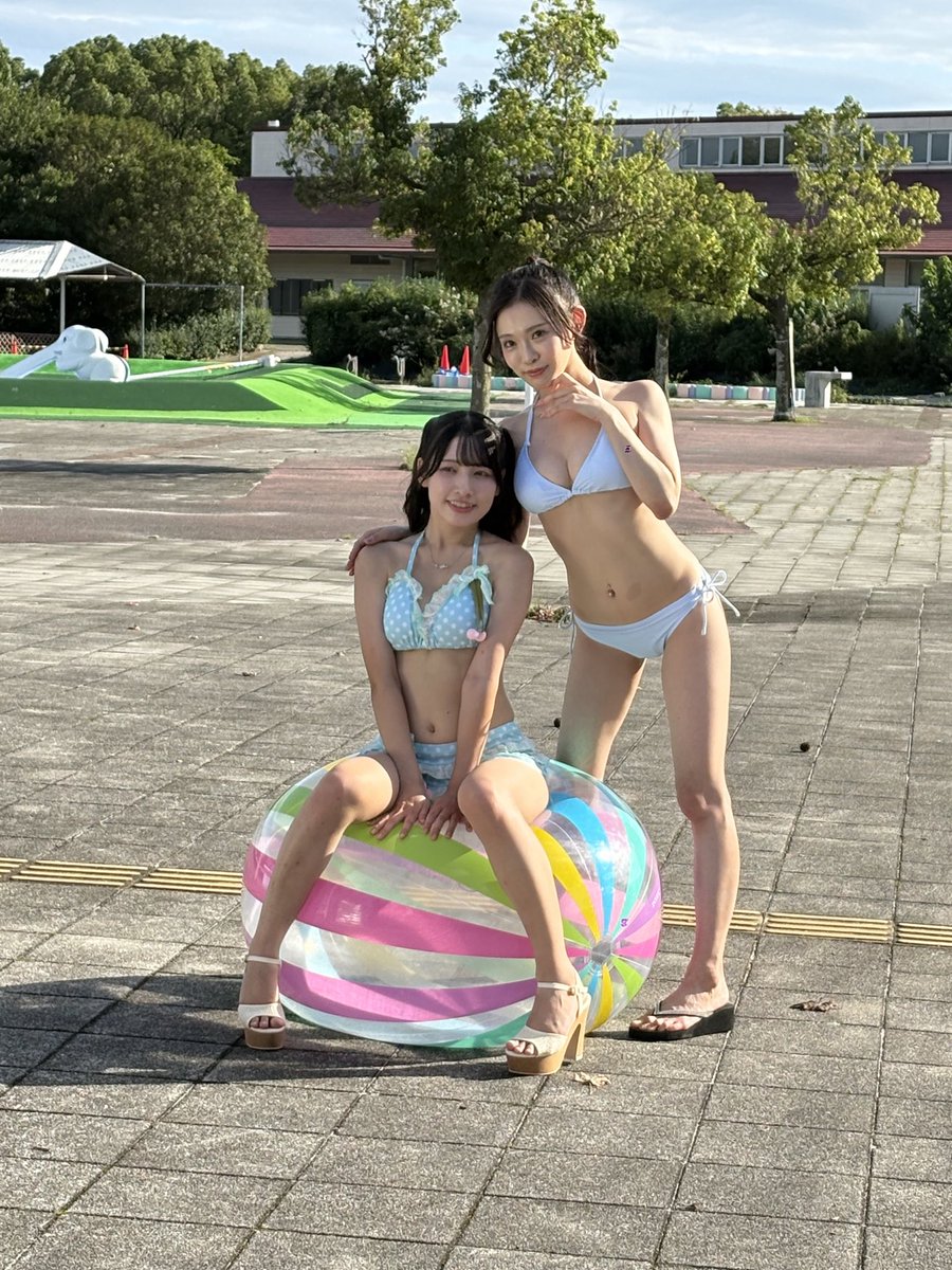 rena_hashi's tweet photo. おはよう🌞

今日はフレッシュフェスです〜

よろしくお願いします🙏

前回と同じくリサちゃんと一緒✨️そして今日はサニちゃんも一緒〜！嬉しい♡

※写真は過去のなので今日の衣装とかではないよ https://t.co/tgt9shJLgn