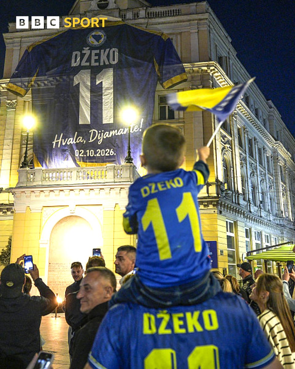 BBCMOTD's tweet photo. Bidding farewell to a legend. 💙💛

Edin Dzeko made his 152nd and final appearance for Bosnia &amp; Herzegovina on Friday night. https://t.co/8fbeYtJwXI