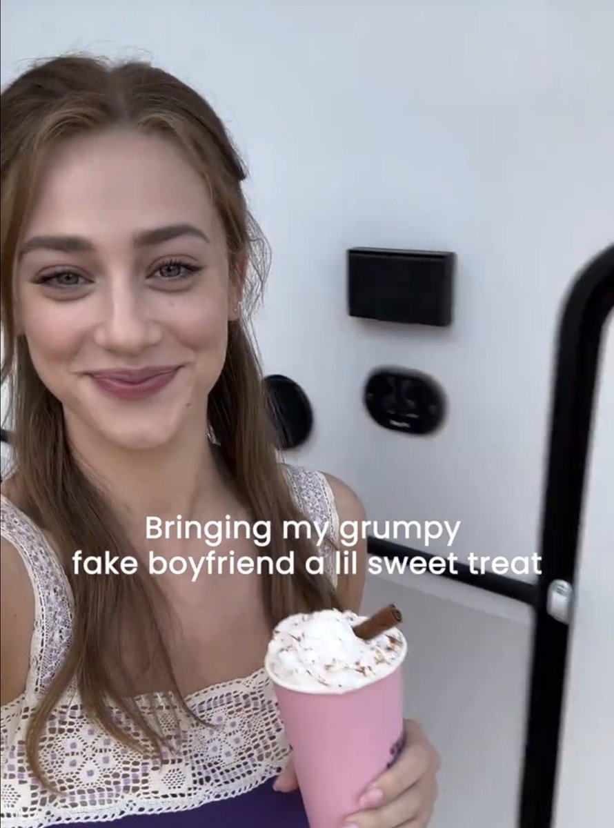 reinhartsdivine's tweet photo. LILI PAULINE REINHART ARE YOU TRYING TO TELL US SOMETHING 😱😱 https://t.co/rJwYHzxxpx