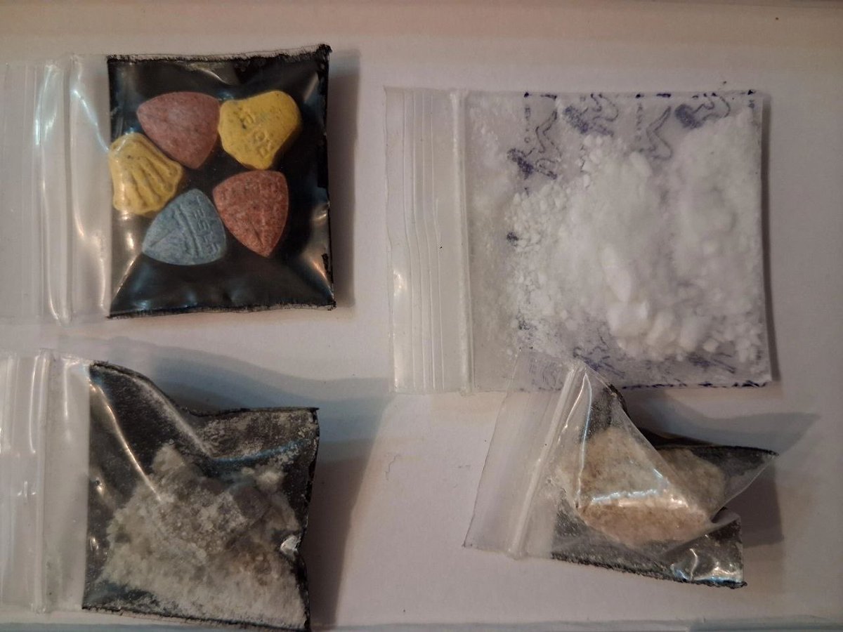 Thecozycornerr's tweet photo. Dizz, ecstasy, mdma, coke, what is your favorite? #drugtwt https://t.co/z1ql6wbhQn