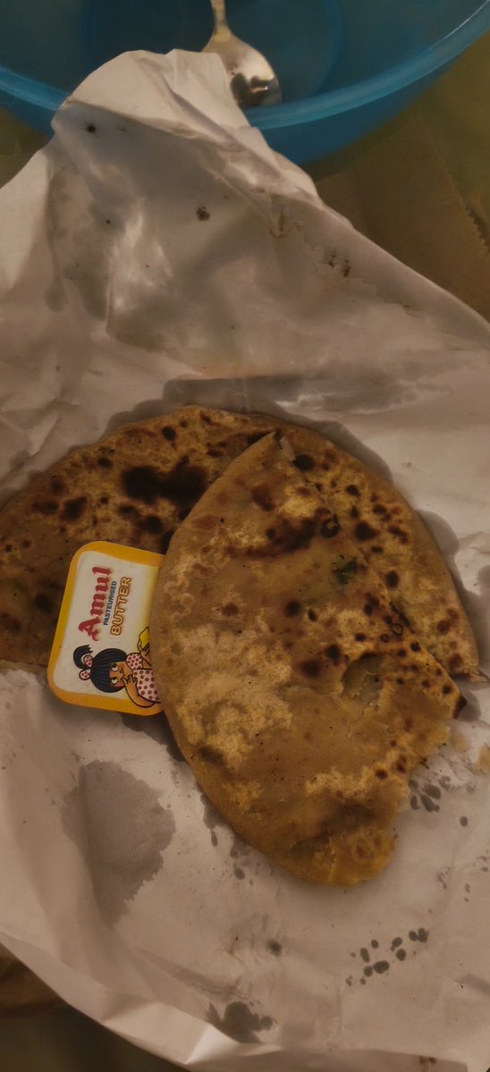 imTuday's tweet photo. Hey @zomatocare I ordered paneer stuffed kulcha and they've snet me an aloo paratha. And even the help desk isn't responding. Order id 
#8676898432 https://t.co/4zO02x2aAN