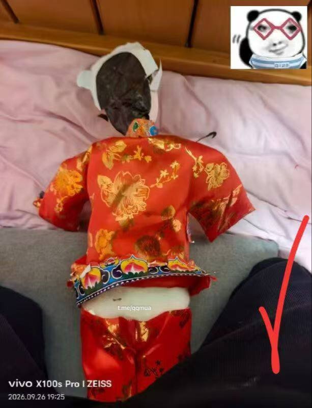 BaiPiaoLee's tweet photo. 国内还是力工太压抑了。赚不到钱找不到老婆，没有女朋友。只好买个纸人凑合。也算是开眼了，真是百无禁忌！ https://t.co/boFVU7jzmd