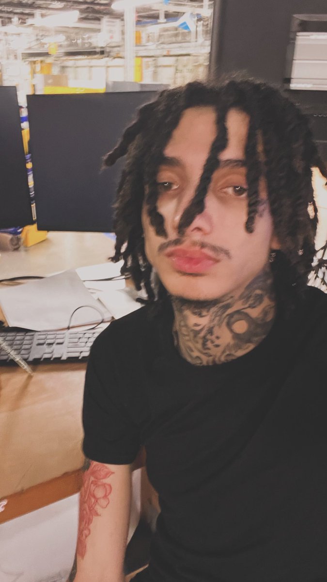 inswaewetrust's tweet photo. handsome in real life https://t.co/3Psiauk8db