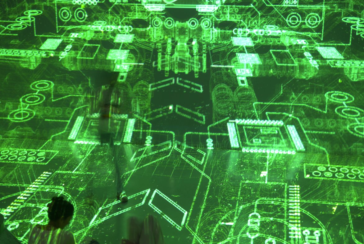 rendernetwork's tweet photo. Last Saturday at @Mo_Plus_Design NYC, we showcased three works from SUBMERGE through VR:

- INFINITE FIELD// by @fvckrender
- WAI-000 by Team WAI @woosung__k, @ytok1030, @TaehoonPark9 
- Quantum Stargate by @DavidAriew 

See their work in 18K at SUBMERGE, now showing at @artechouse DC and powered by Render Network.

🎟️ - https://t.co/rKzxO2hMoC
