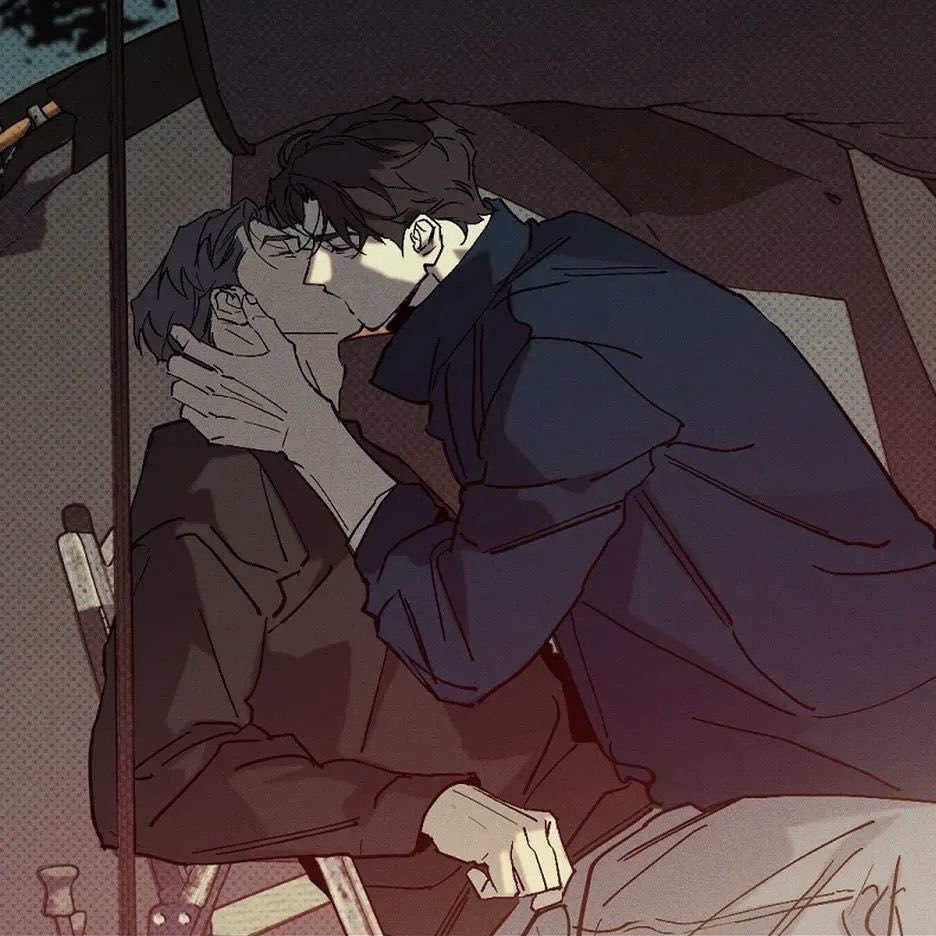 kinglandii's tweet photo. a couple who loves kissing https://t.co/BlPE1mqrze