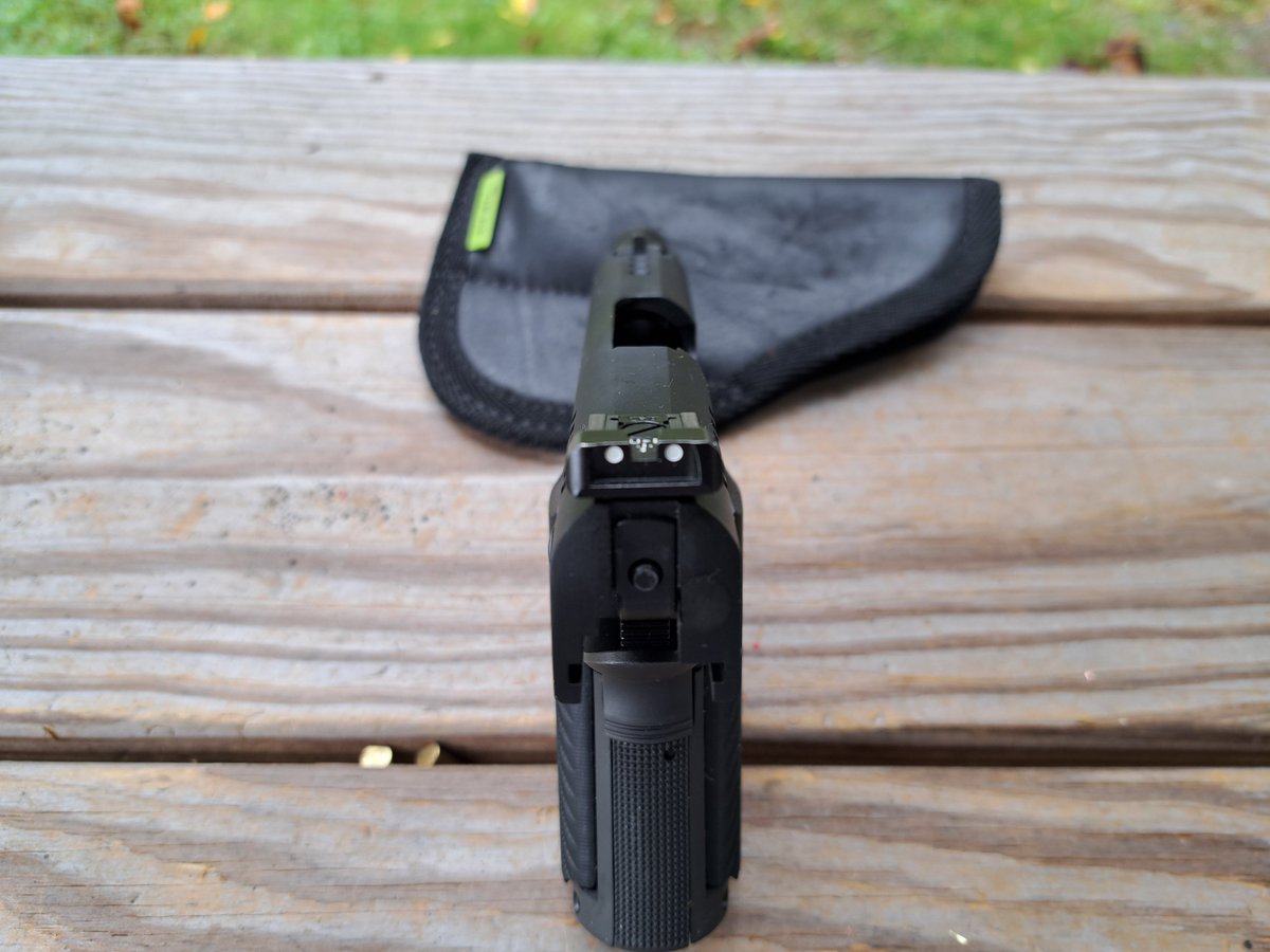 AJ476239's tweet photo. Great looking gun but not reliable at all. #RockIslandArmory #bbr310 #pistol #handgun #guns #2a #firearms #ports #g10 #novak https://t.co/m6k8lwY4Dr
