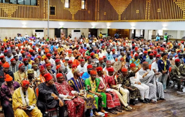 ShellMedicine's tweet photo. Igbo Oha Democracy (How it worked). 
1. The primary unit of Oha Democracy is the family, rather than the 'town' or 'national' government. Meaning the family government had the highest jurdisdiction and was the most important part of the system (Thread). https://t.co/KnyoawWidV