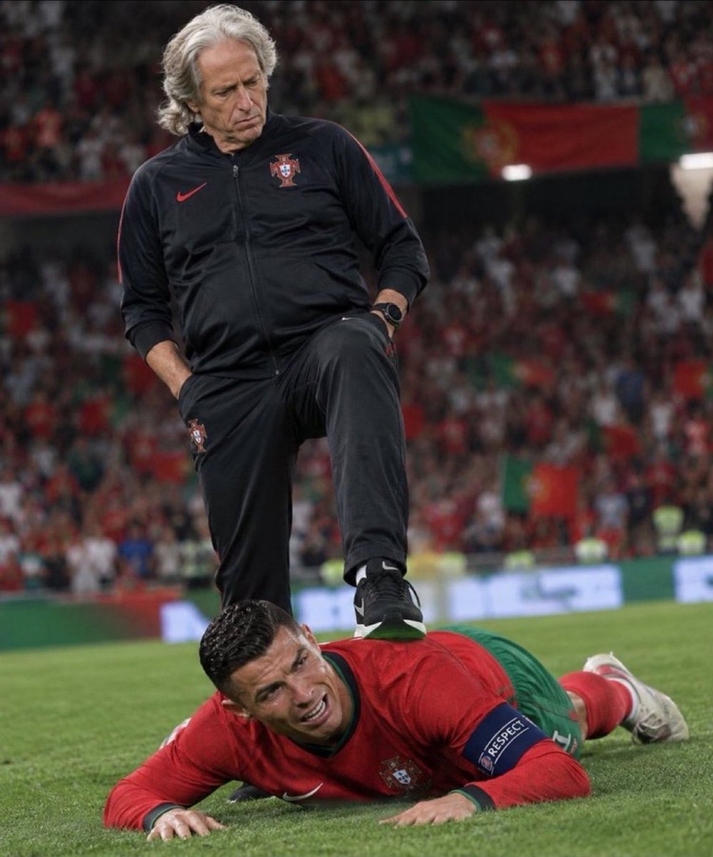 WL1o0's tweet photo. @M10GOAT أقذر لاعب بالتاريخ المهان الحقود الكذاب النرجسي الأناني اللي فيه كل الصفات السيئة النجس رونالدو يطالب يعاملوه مثل معاملة الأفضل بالتاريخ ميسي أبو بجاحتك يا مطرود https://t.co/9OGCxkaoFD