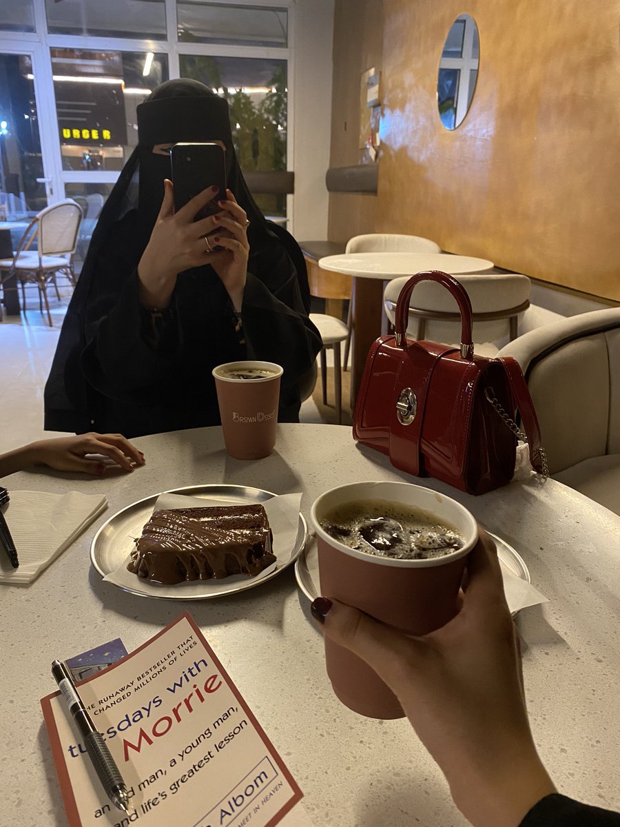 k_zu17's tweet photo. ماما عمرها ٤١ وأنا ٢٤
تعتبرني صديقتها المفضلة
نطقم نفس اللبس والمناكير وأسوي لها نقش الحنا ونطلع كوفي سوا واصورها وهي تصور أحلامها وعادي تسولف لي عن أحلامها الكثيرة اللي أنا بعمري ما فكرت فيها
توسع لي أحلامي وتطلعني من خمولي النفسي لطاقتها المحبة للحياة 
أمي شابة أكثر مني وأحبها https://t.co/mkfxvst0QG